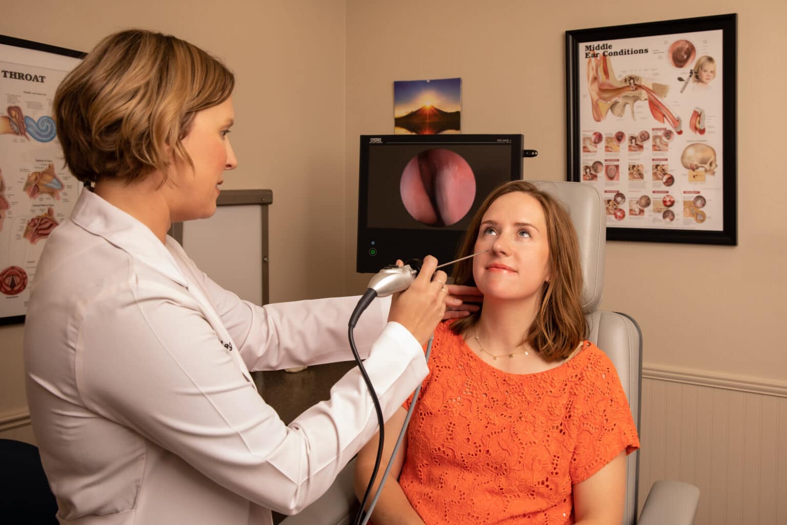 Rhinitis diagnosis ENT diagnosing possible rhinitis in patient displaying symptoms